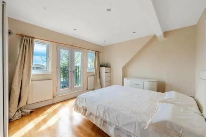 Whitchurch Lane, Edgware, HA8, photo 9
