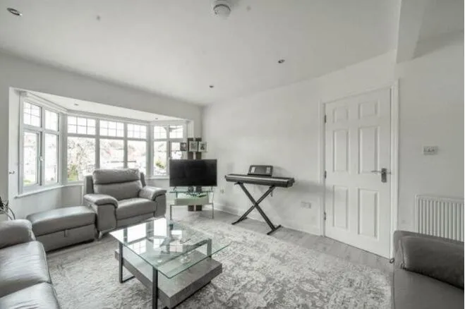 Whitchurch Lane, Edgware, HA8, photo 3