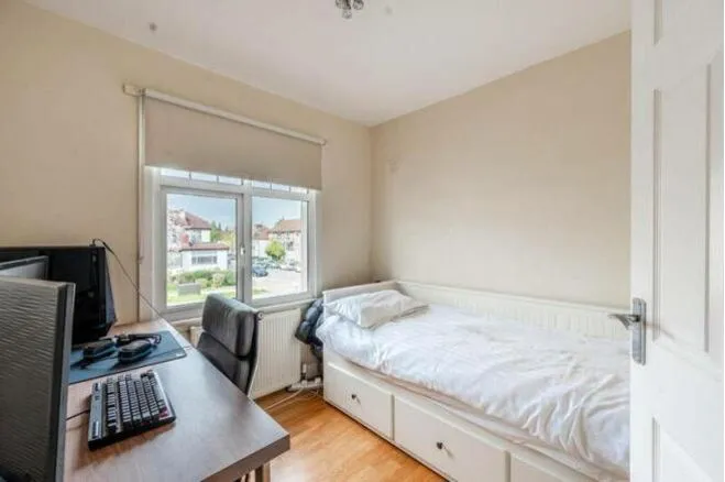 Whitchurch Lane, Edgware, HA8, photo 4
