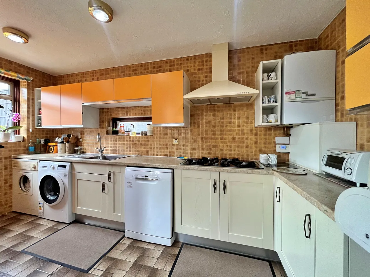Whitton Avenue East, Greenford, UB6, photo 5