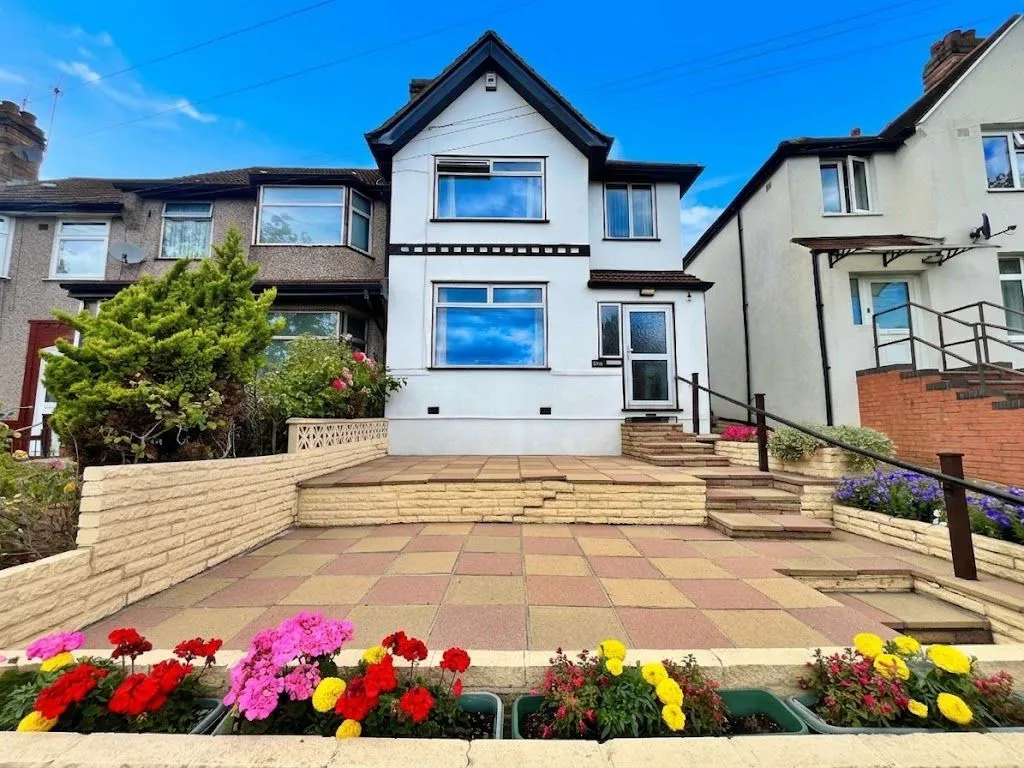 3 bed property for sale, Whitton Avenue East, Greenford, UB6