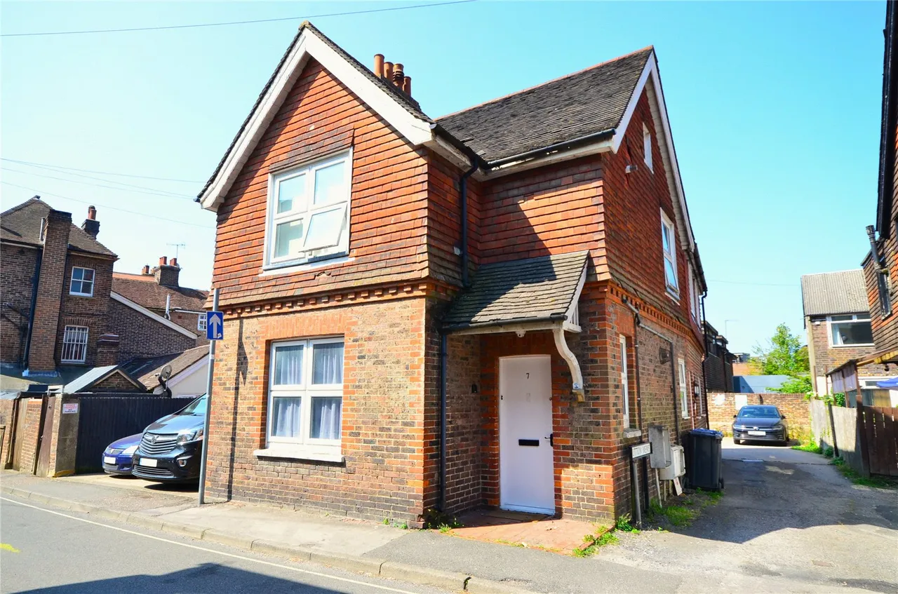 Cantelupe Road, East Grinstead, RH19, photo 2
