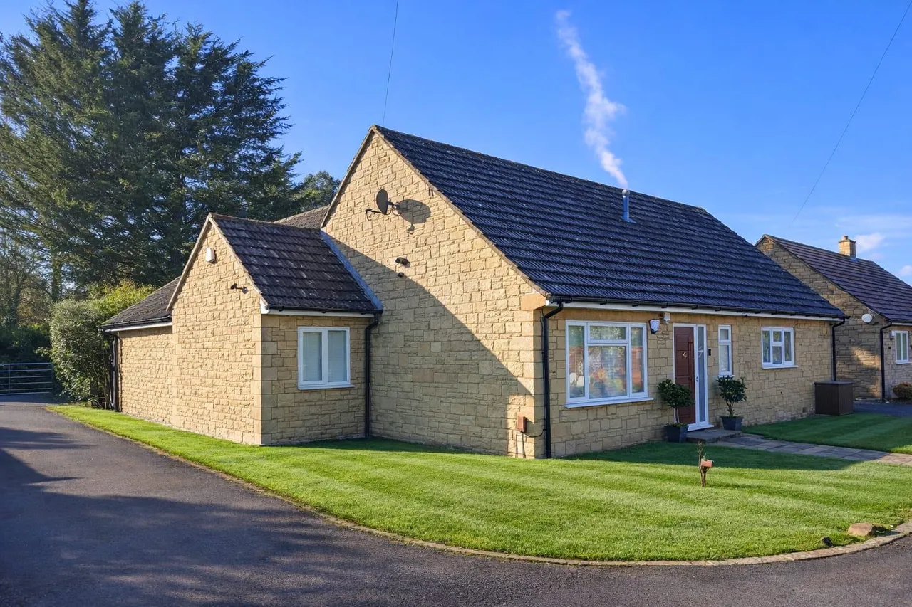 Two Hedges Road, Woodmancote, GL52, photo 24