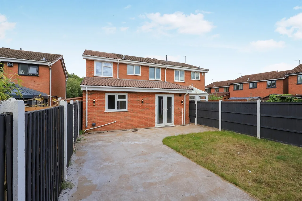 Sheaves Close, Sedgemoor Park, WV14, photo 2