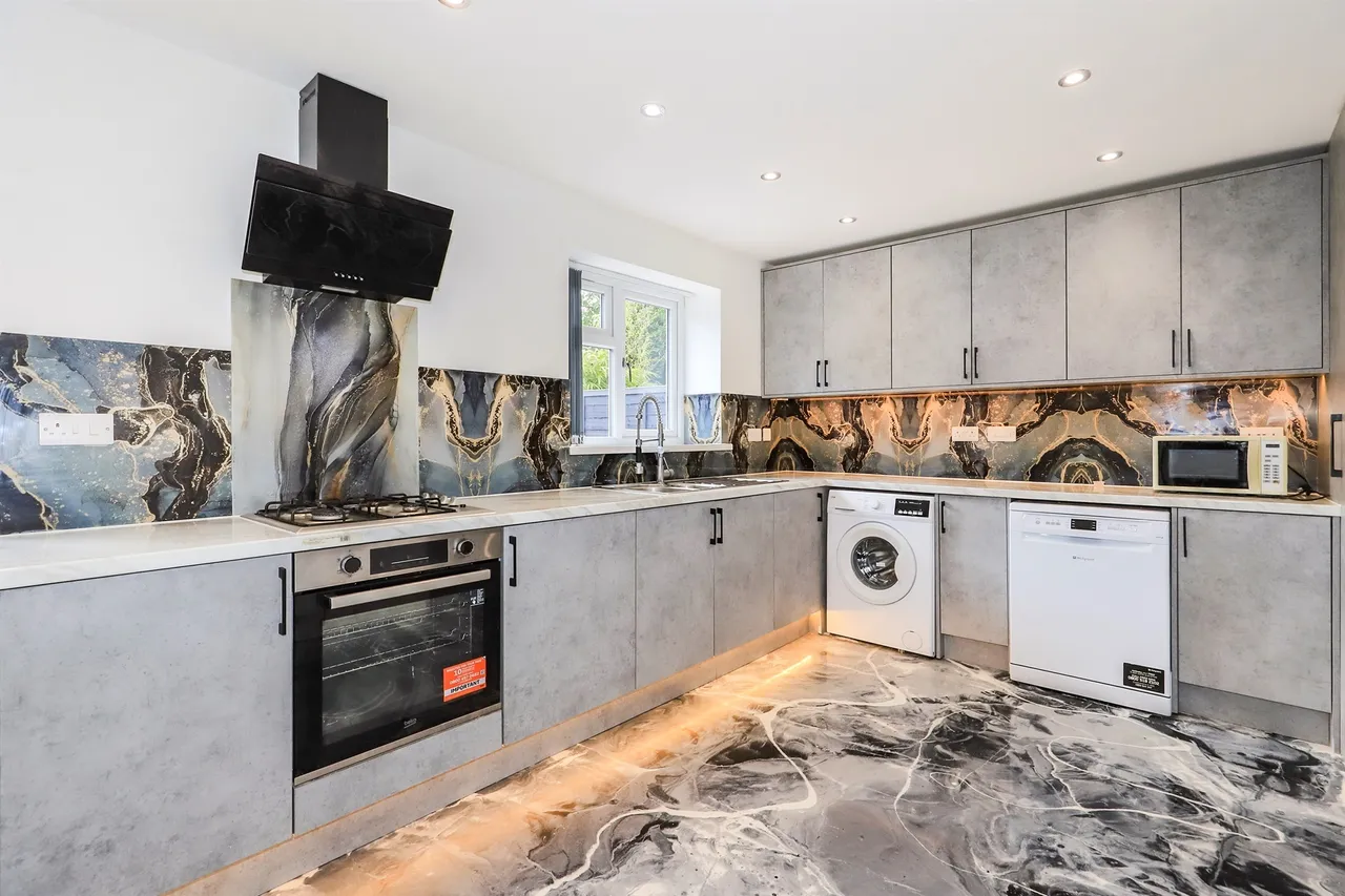 Sheaves Close, Sedgemoor Park, WV14, photo 5