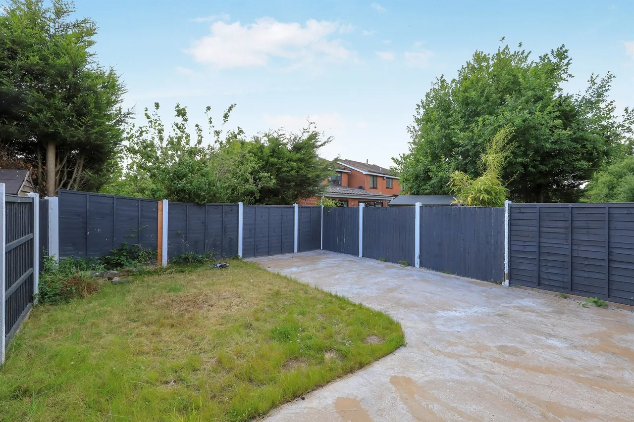 Sheaves Close, Sedgemoor Park, WV14, photo 3