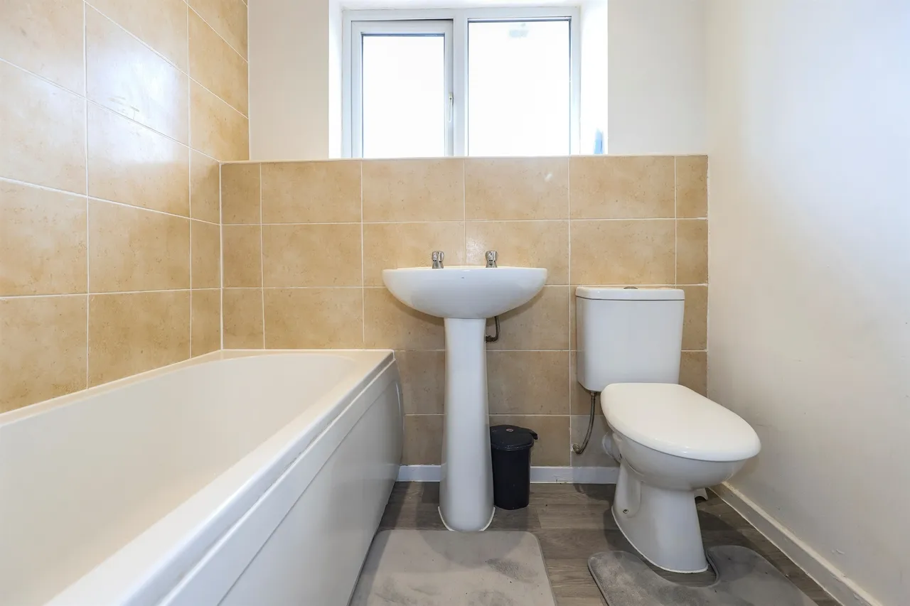 Sheaves Close, Sedgemoor Park, WV14, photo 12