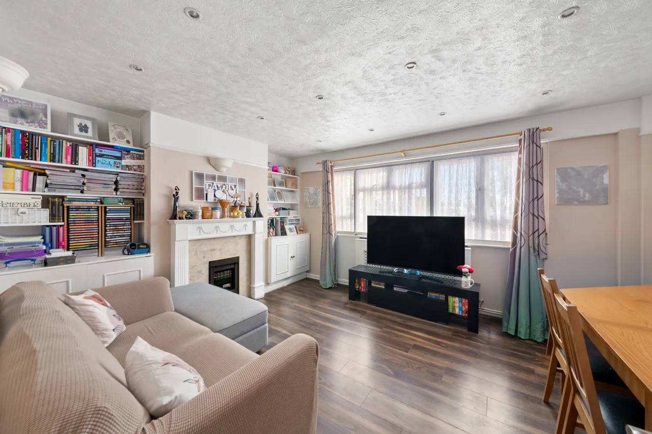 Newmarket Avenue, Northolt, UB5, photo 3
