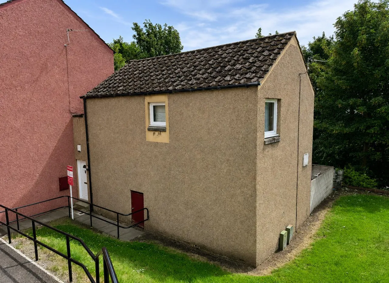 2 bed house for sale, Baffin Terrace, Dundee
