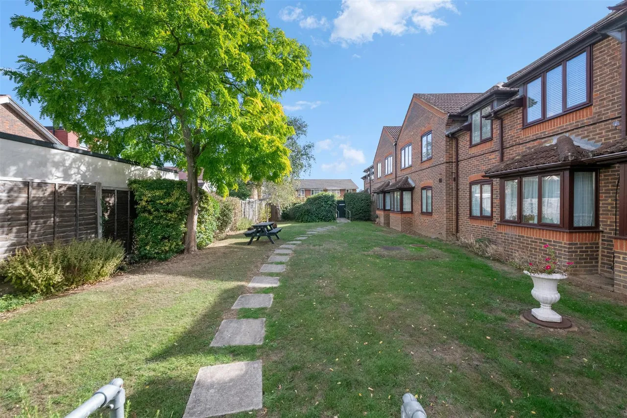 Corbins Lane, Harrow, photo 8