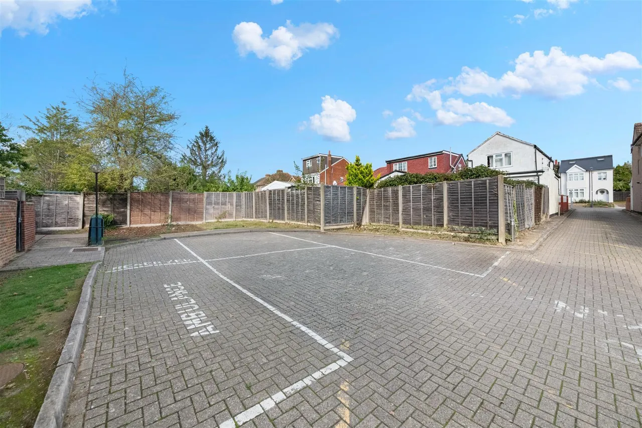 Corbins Lane, Harrow, photo 9