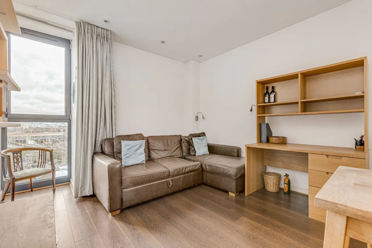 1 bed flat to rent, St. John's Hill, London, SW11