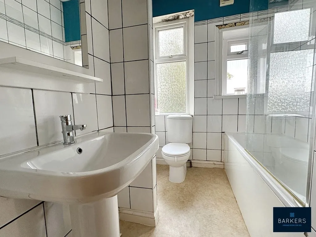 Tong Street, Bradford BD4 6NA, photo 8