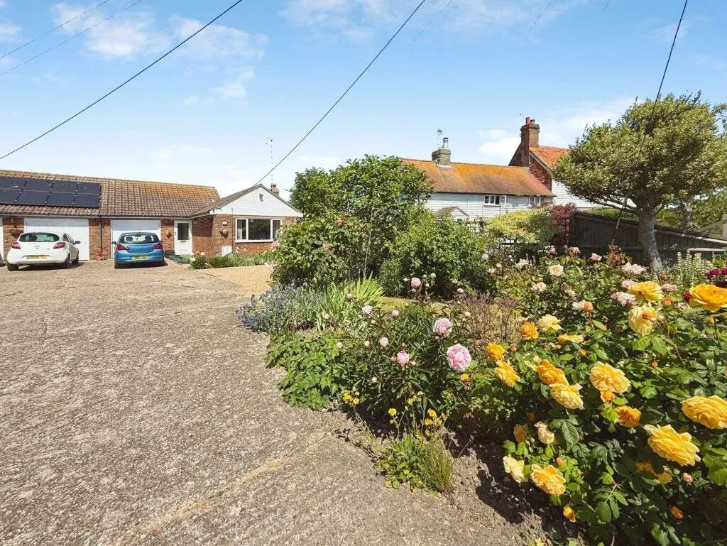 2 bed house for sale — Winchelsea Beach, TN36