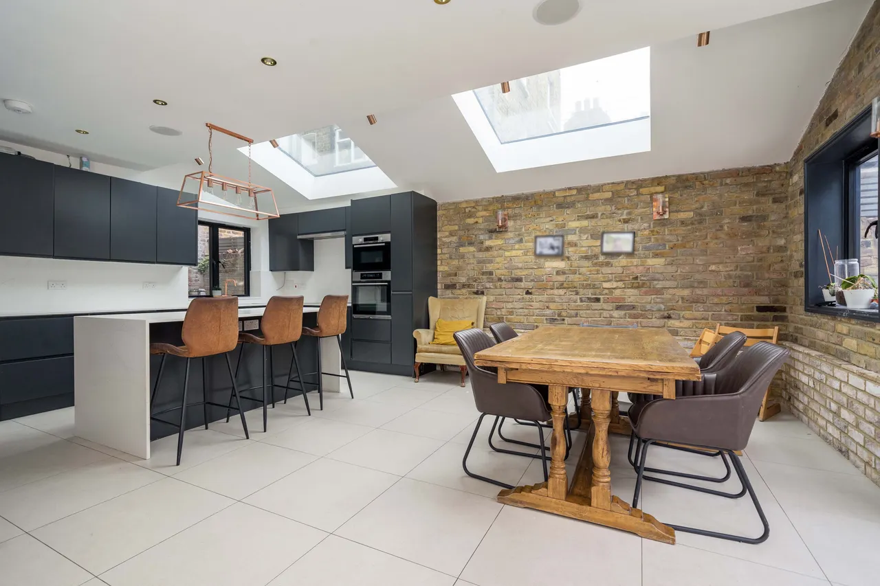 2 bed flat for sale — Fernhead Road, London, W9