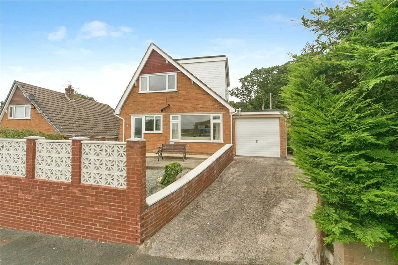 Top Llan Road, Colwyn Bay, LL28, photo 16
