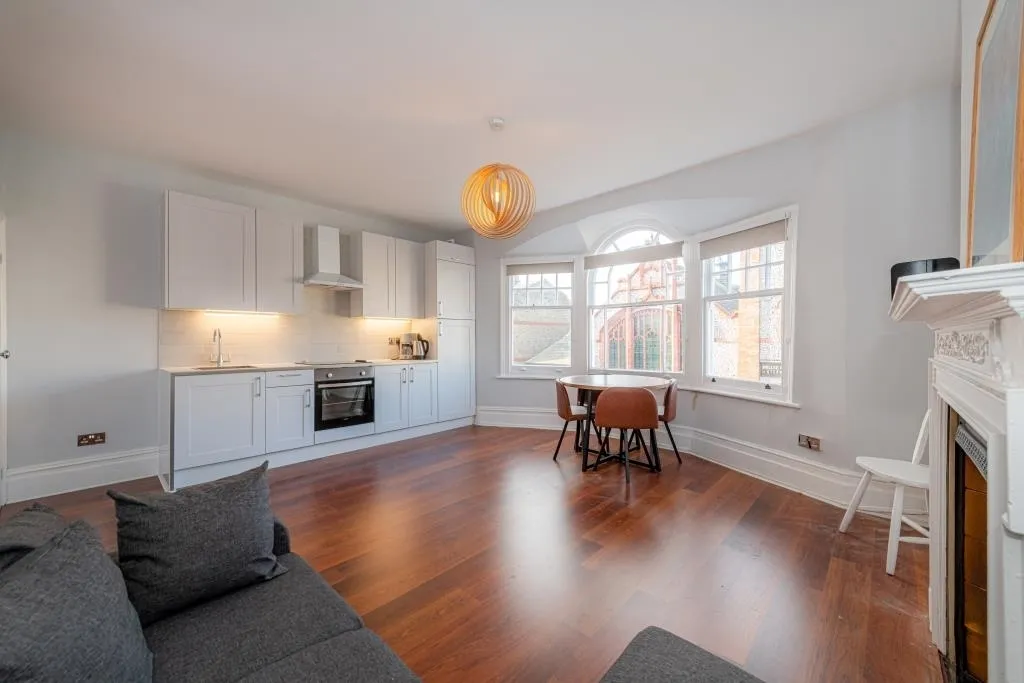 3 bed flat to rent — Hillfield Park Mews London N10