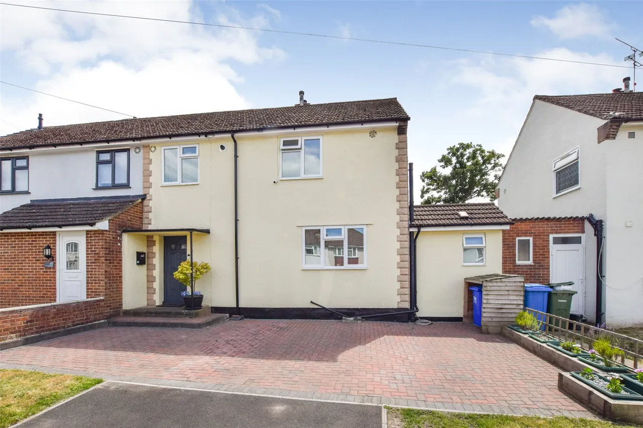 3 bed house for sale — Cripley Road, Farnborough, Hampshire, GU14 9QB