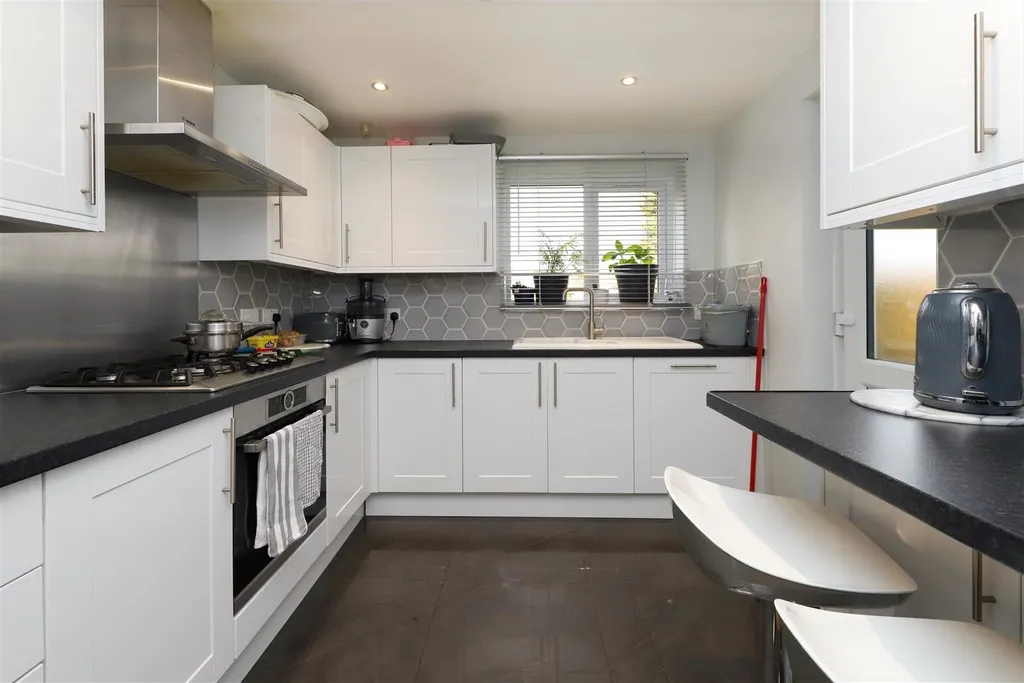 Harvey Road, Hillingdon, UB10, photo 4