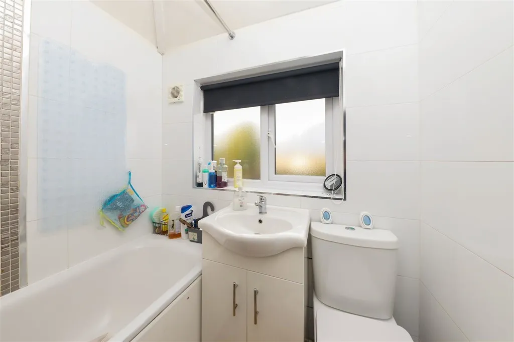 Harvey Road, Hillingdon, UB10, photo 10