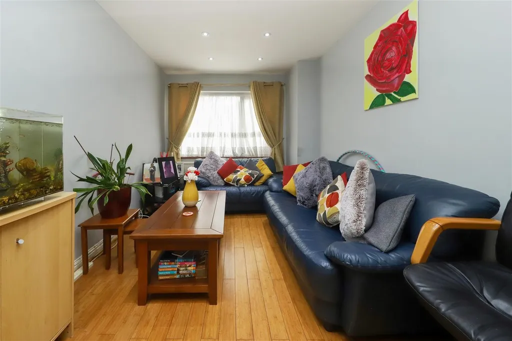 Harvey Road, Hillingdon, UB10, photo 12