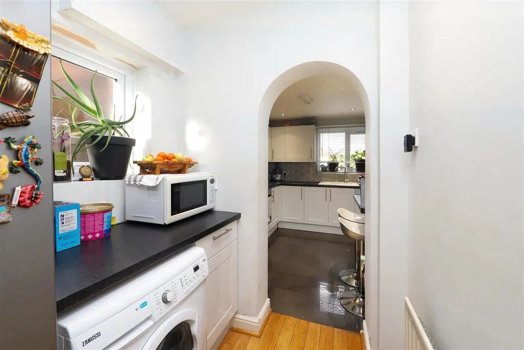 Harvey Road, Hillingdon, UB10, photo 7