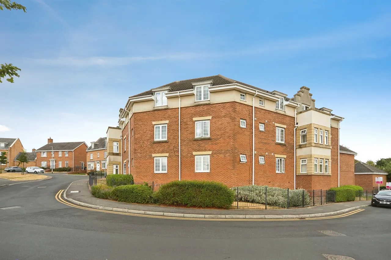 2 bed flat for sale — Hill End Crescent, Leeds
