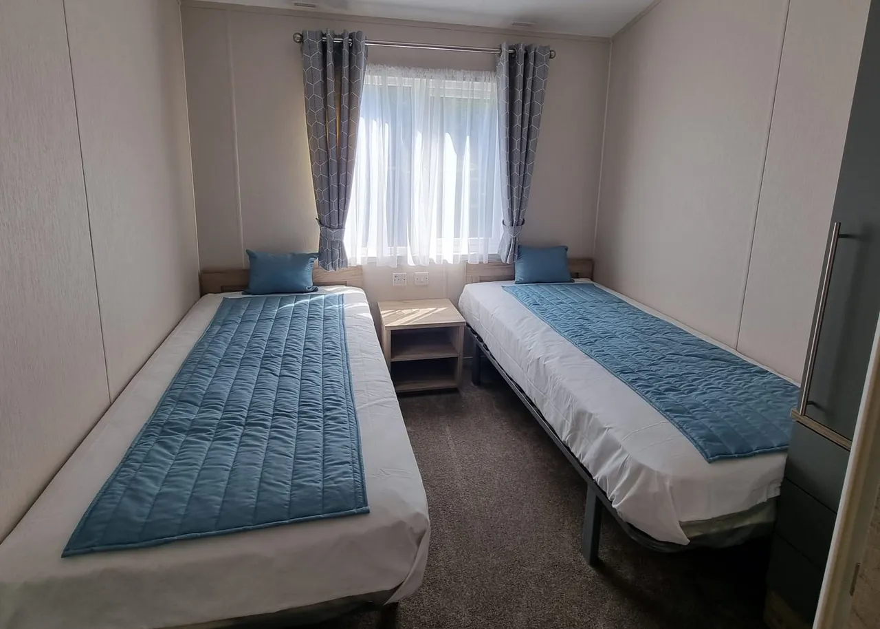 Emms Lane, Brooks Green, RH13, photo 6