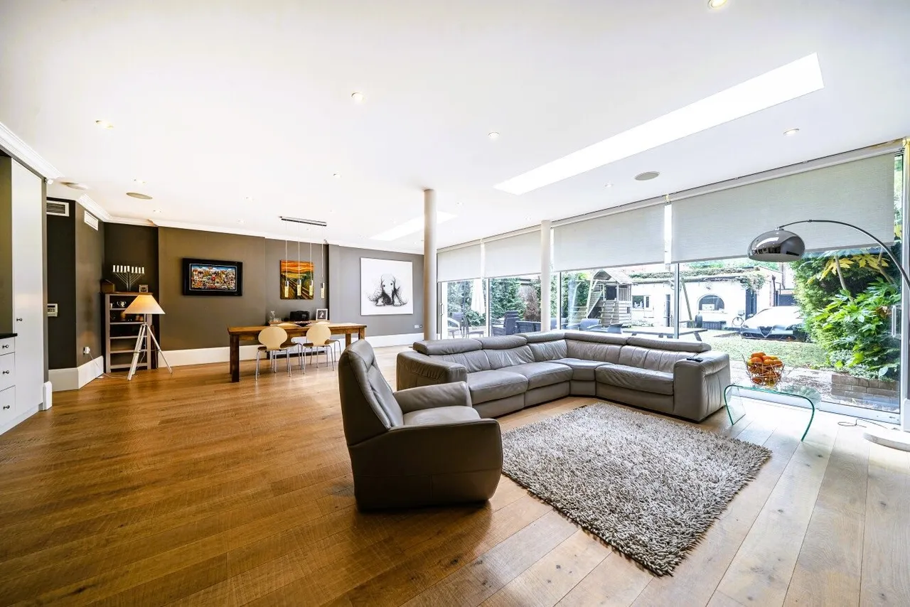 Haverstock Hill, Belsize Park, NW3, photo 2