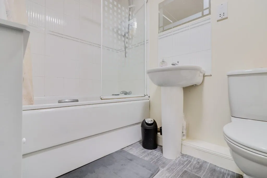 Navigation Drive, Apperley Bridge, BD10, photo 8