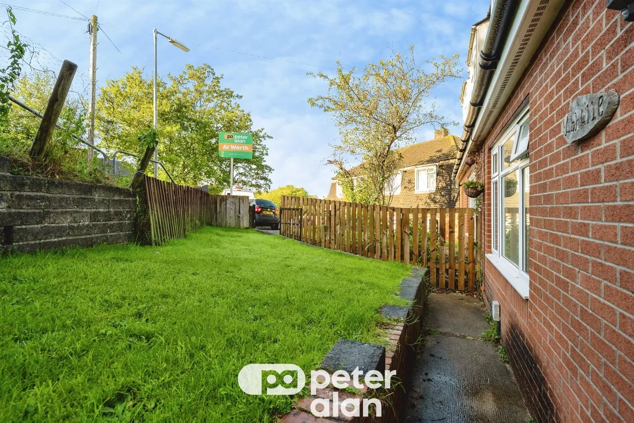 Caederwen Road, Neath, SA11, photo 9