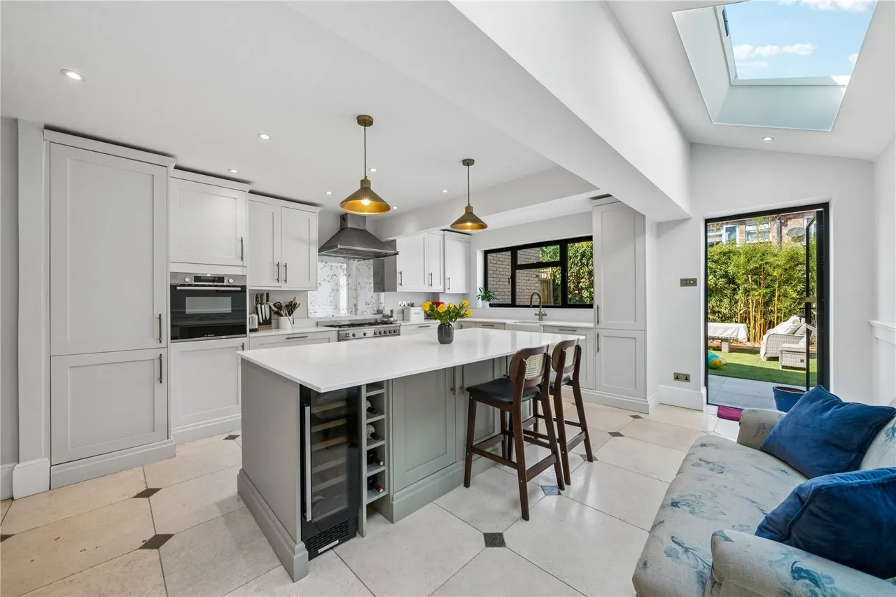 4 bed flat for sale, Trewint Street, London, SW18