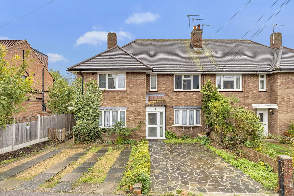 2 bed flat for sale, Chelmsford Avenue, Romford, RM5