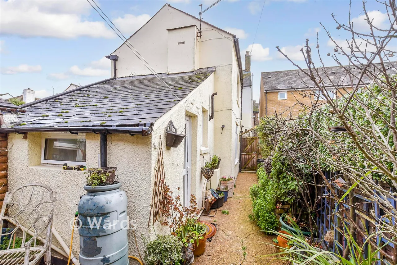2 bed house for sale, York Road, Walmer, CT14