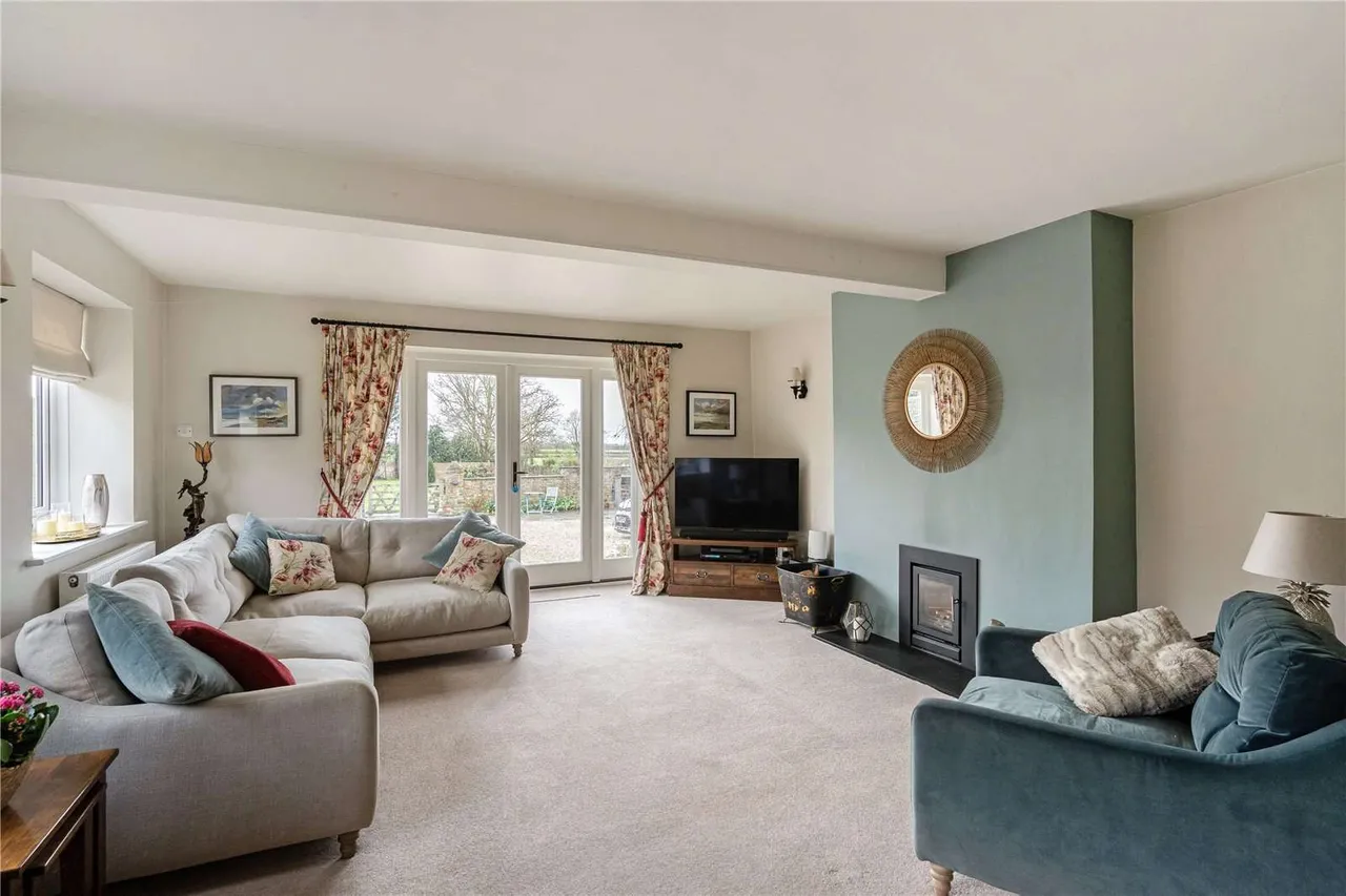 Aust Road, Olveston, South Gloucestershire, BS35 4DE, photo 2
