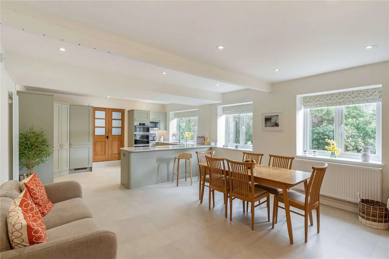 Aust Road, Olveston, South Gloucestershire, BS35 4DE, photo 3