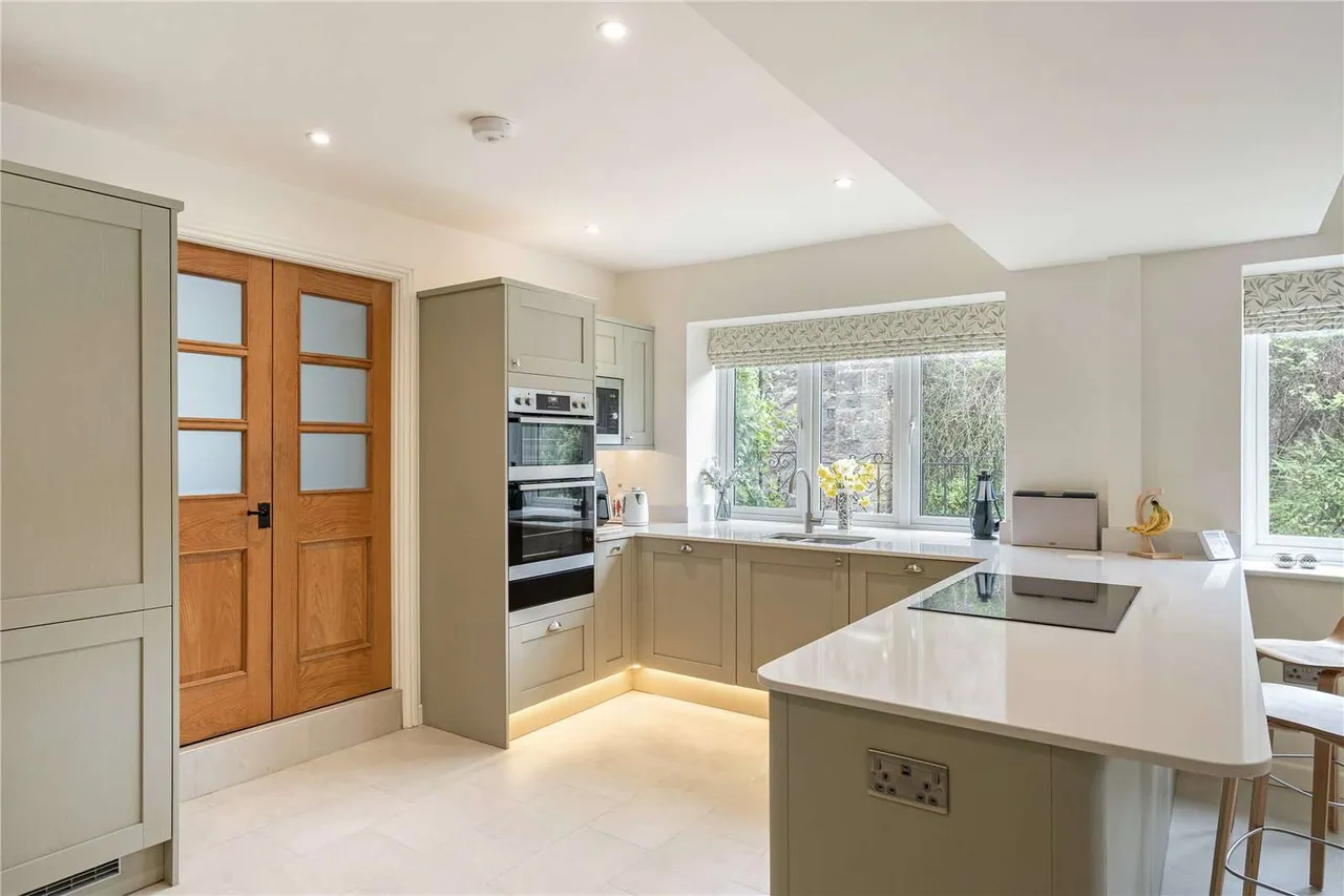 Aust Road, Olveston, South Gloucestershire, BS35 4DE, photo 4
