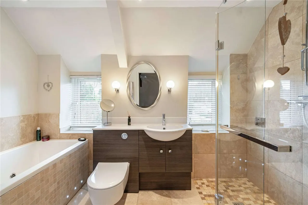 Aust Road, Olveston, South Gloucestershire, BS35 4DE, photo 11