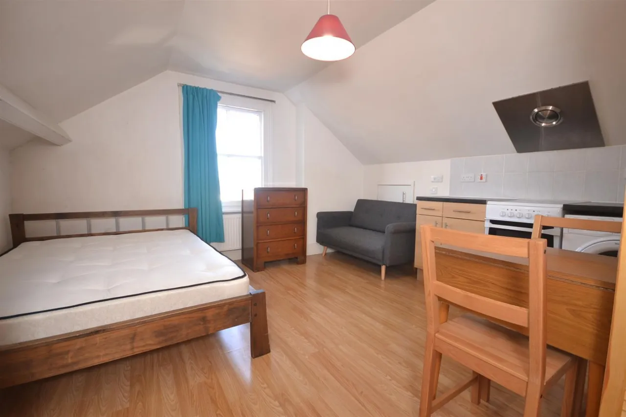 1 bed flat to rent, Connaught Road, Reading, RG30