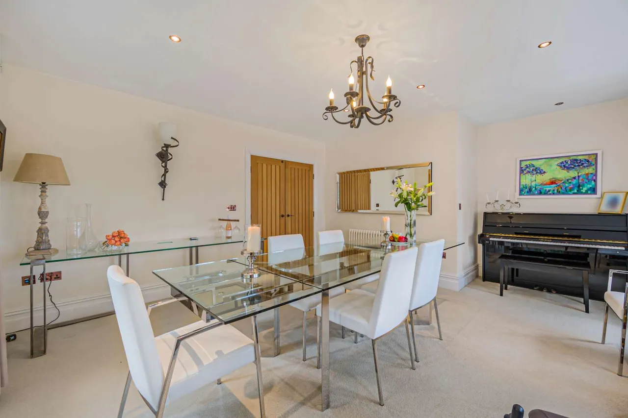 Wilmslow Road, Mottram St. Andrew, Macclesfield, Cheshire, SK10 4QT, photo 9