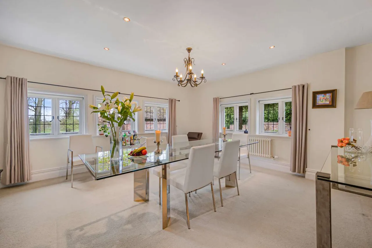 Wilmslow Road, Mottram St. Andrew, Macclesfield, Cheshire, SK10 4QT, photo 4