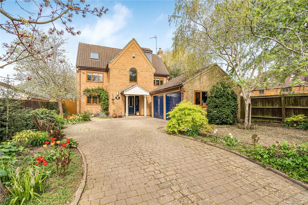5 bed land for sale, The Paddocks, Bugbrooke, NN7