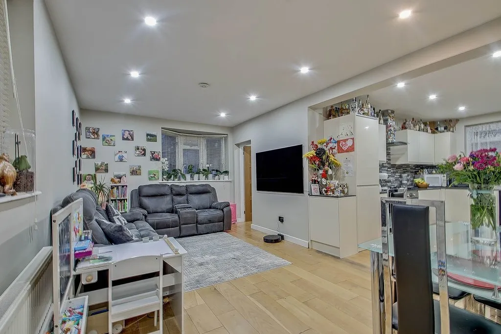 Heather Lane, Yiewsley, UB7, photo 25