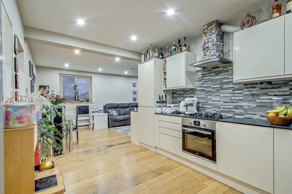 Heather Lane, Yiewsley, UB7, photo 19