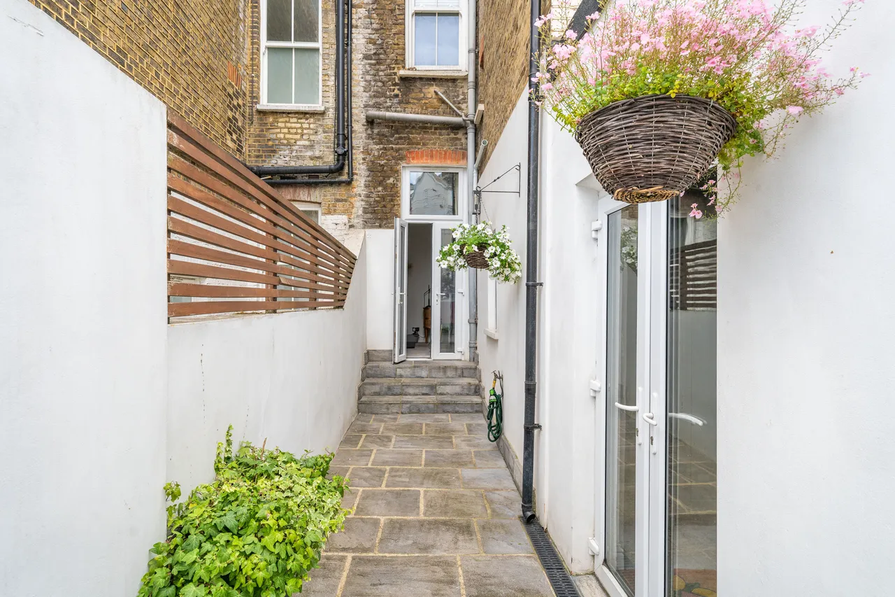 Boutflower Road, London, SW11, photo 11
