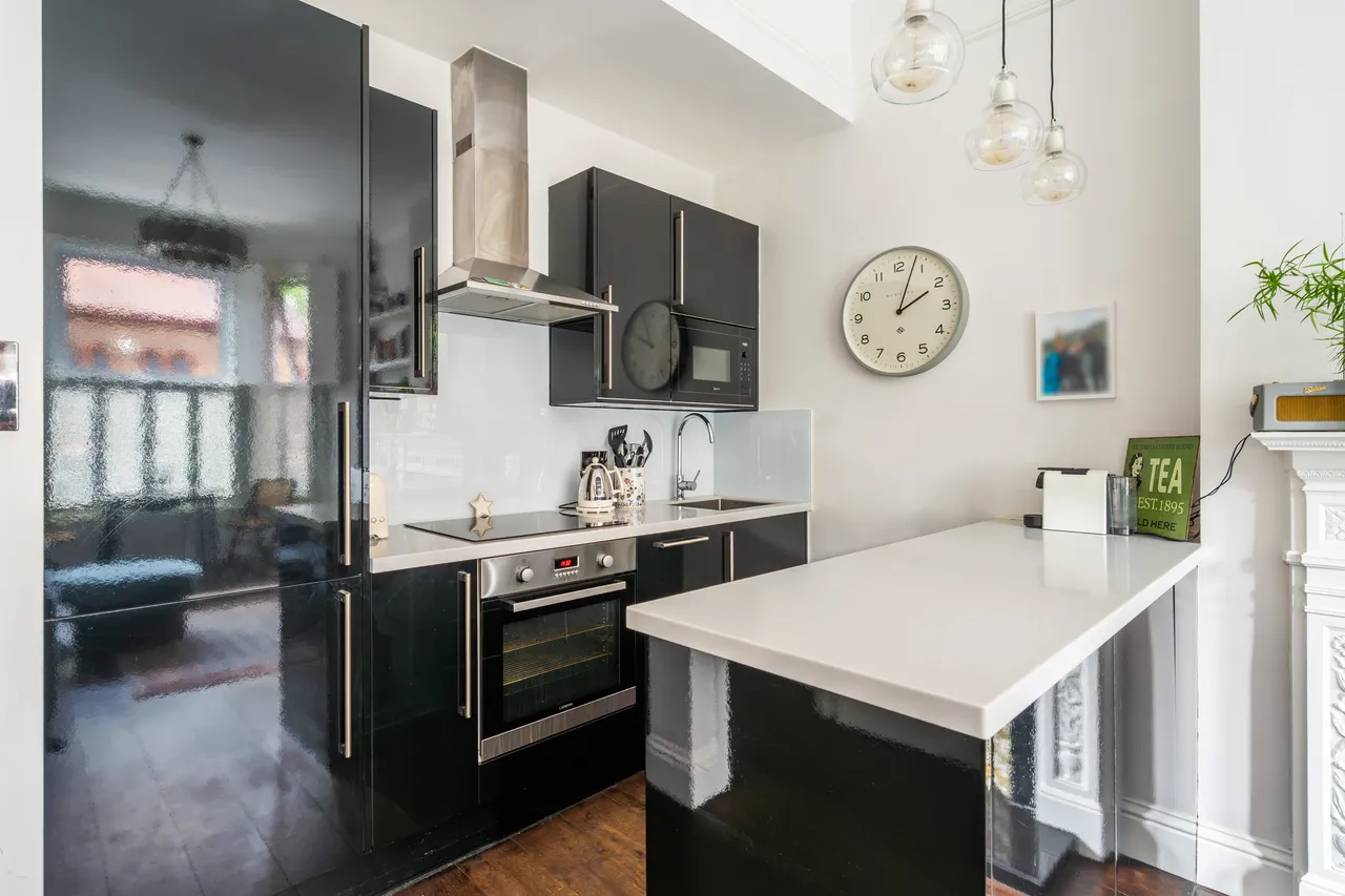 Boutflower Road, London, SW11, photo 3