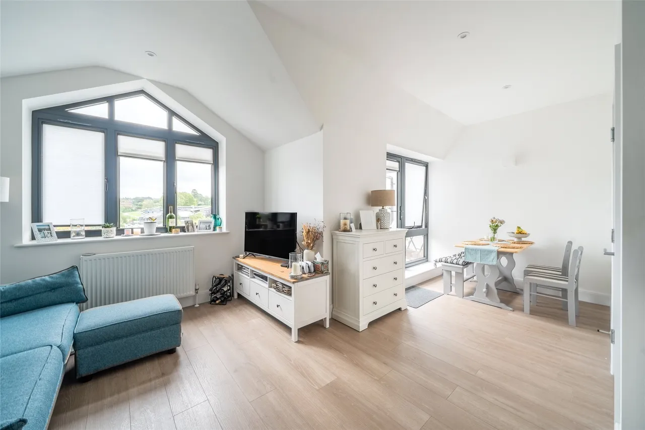 Bay Tree Avenue, Leatherhead, KT22, photo 5