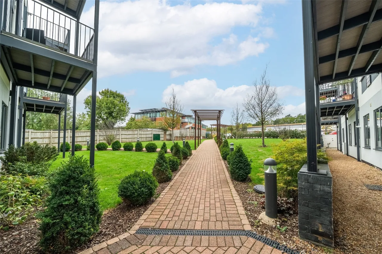 Bay Tree Avenue, Leatherhead, KT22, photo 12