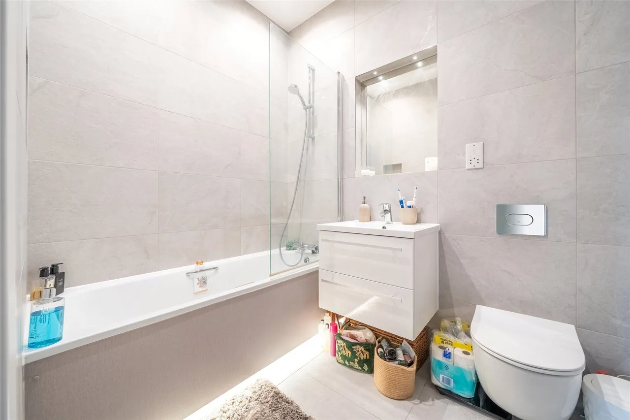 Bay Tree Avenue, Leatherhead, KT22, photo 9