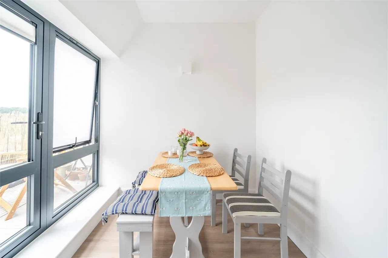 Bay Tree Avenue, Leatherhead, KT22, photo 6